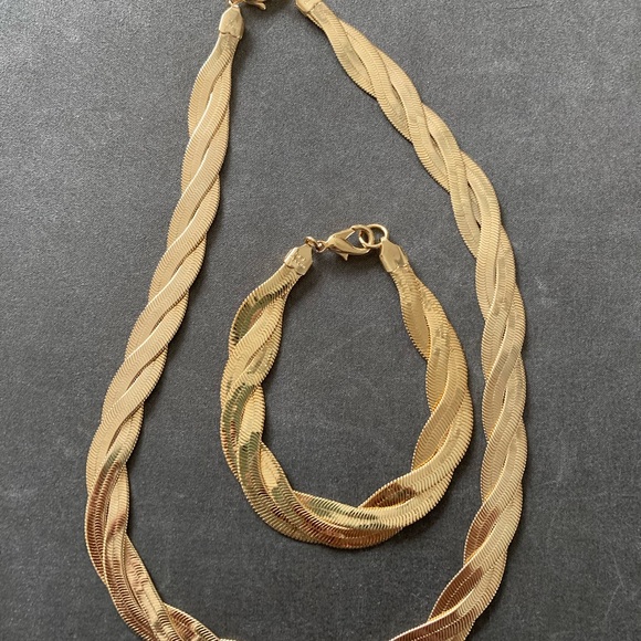 Avon Jewelry - Vintage Avon necklace/ bracelet set